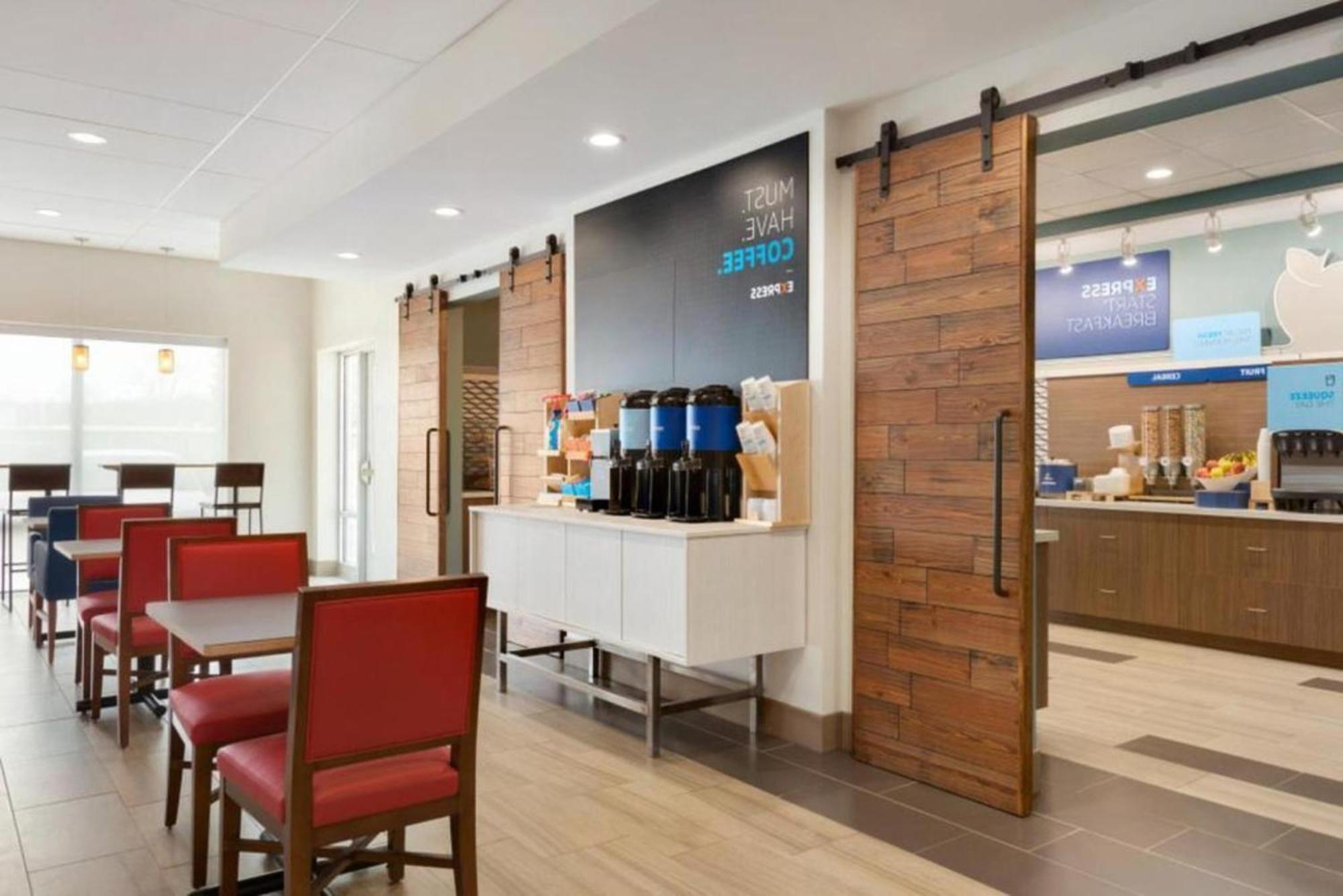 Holiday Inn Express & Suites - Cincinnati Ne - Red Bank Road By Ihg Exterior foto